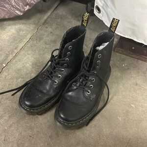 Dr Martens size 7 boots